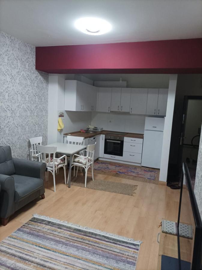Two Rooms And Kitchen, Bathroom With Balcony Apartment Skopje Eksteriør bilde