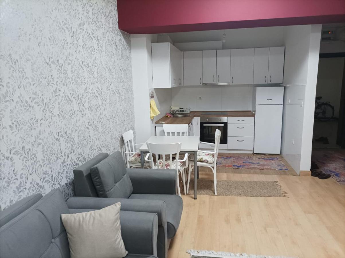 Two Rooms And Kitchen, Bathroom With Balcony Apartment Skopje Eksteriør bilde