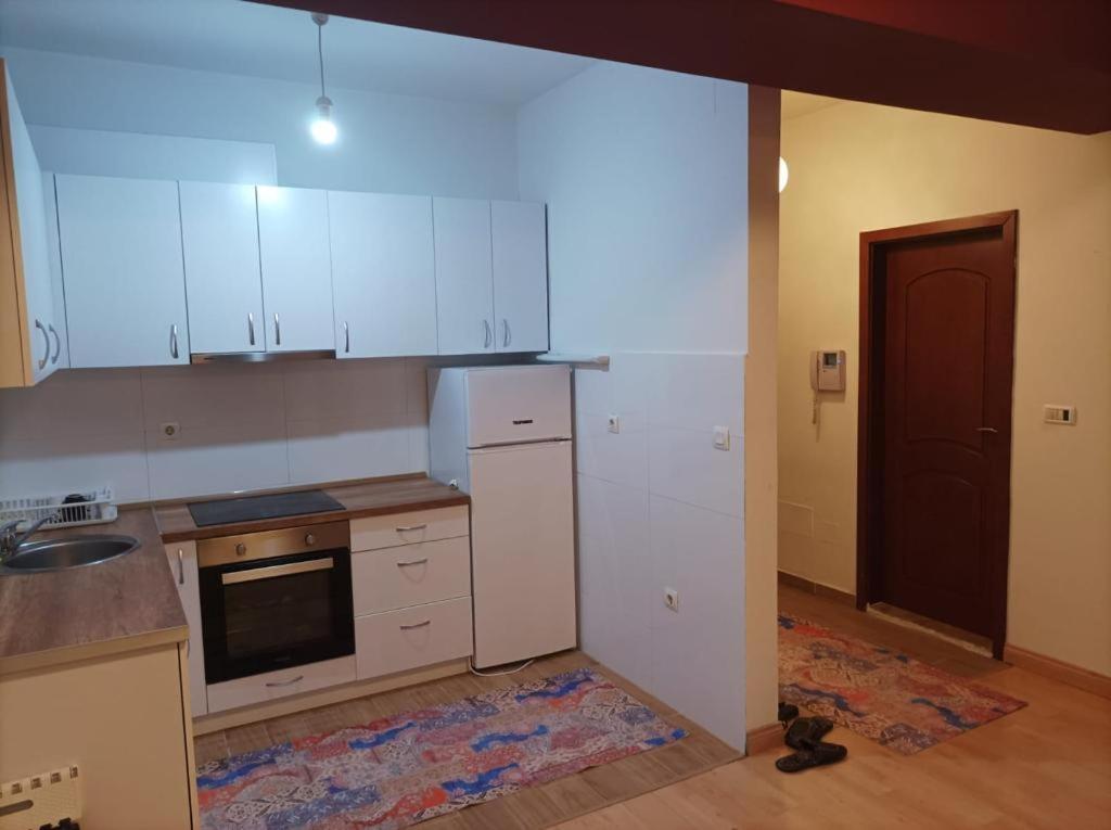 Two Rooms And Kitchen, Bathroom With Balcony Apartment Skopje Eksteriør bilde