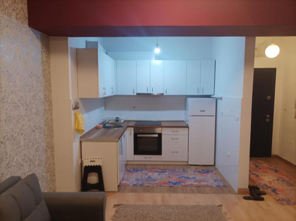 Two Rooms And Kitchen, Bathroom With Balcony Apartment Skopje Eksteriør bilde