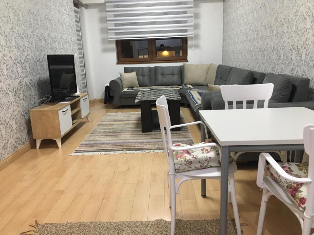 Two Rooms And Kitchen, Bathroom With Balcony Apartment Skopje Eksteriør bilde