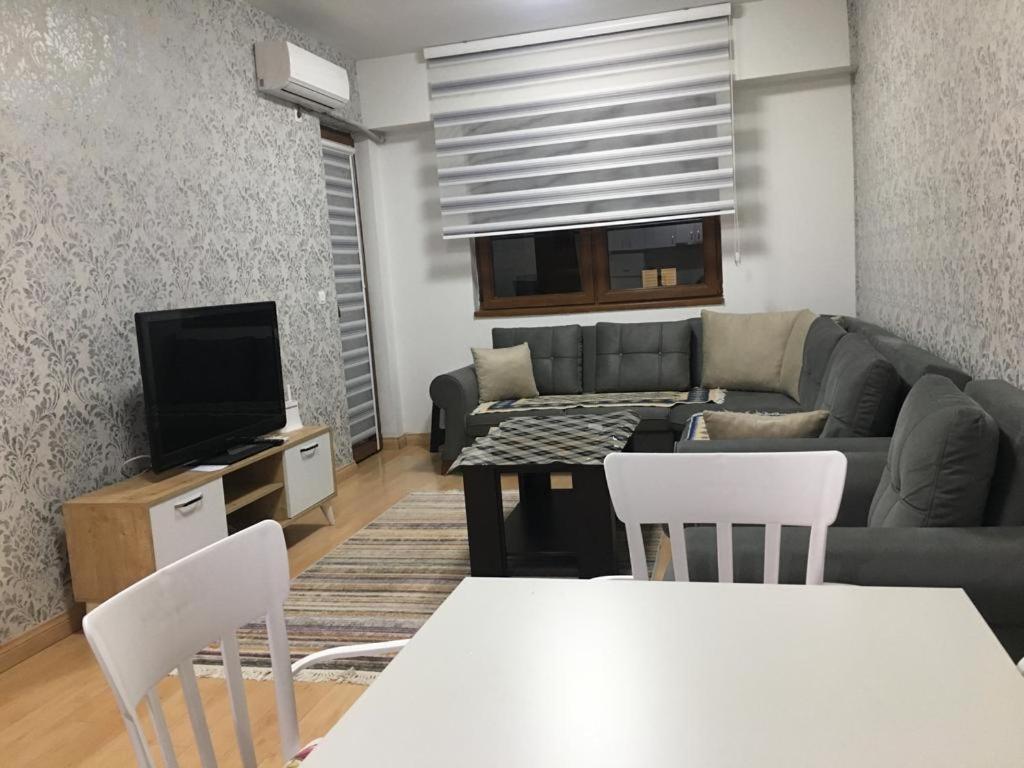 Two Rooms And Kitchen, Bathroom With Balcony Apartment Skopje Eksteriør bilde