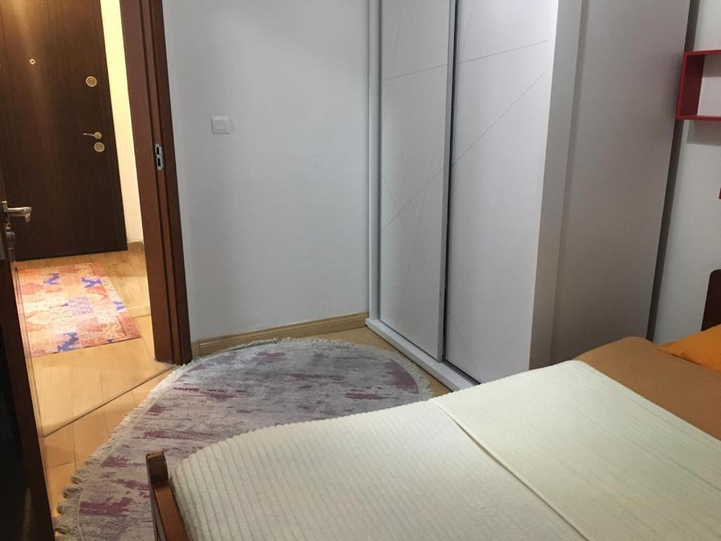 Two Rooms And Kitchen, Bathroom With Balcony Apartment Skopje Eksteriør bilde