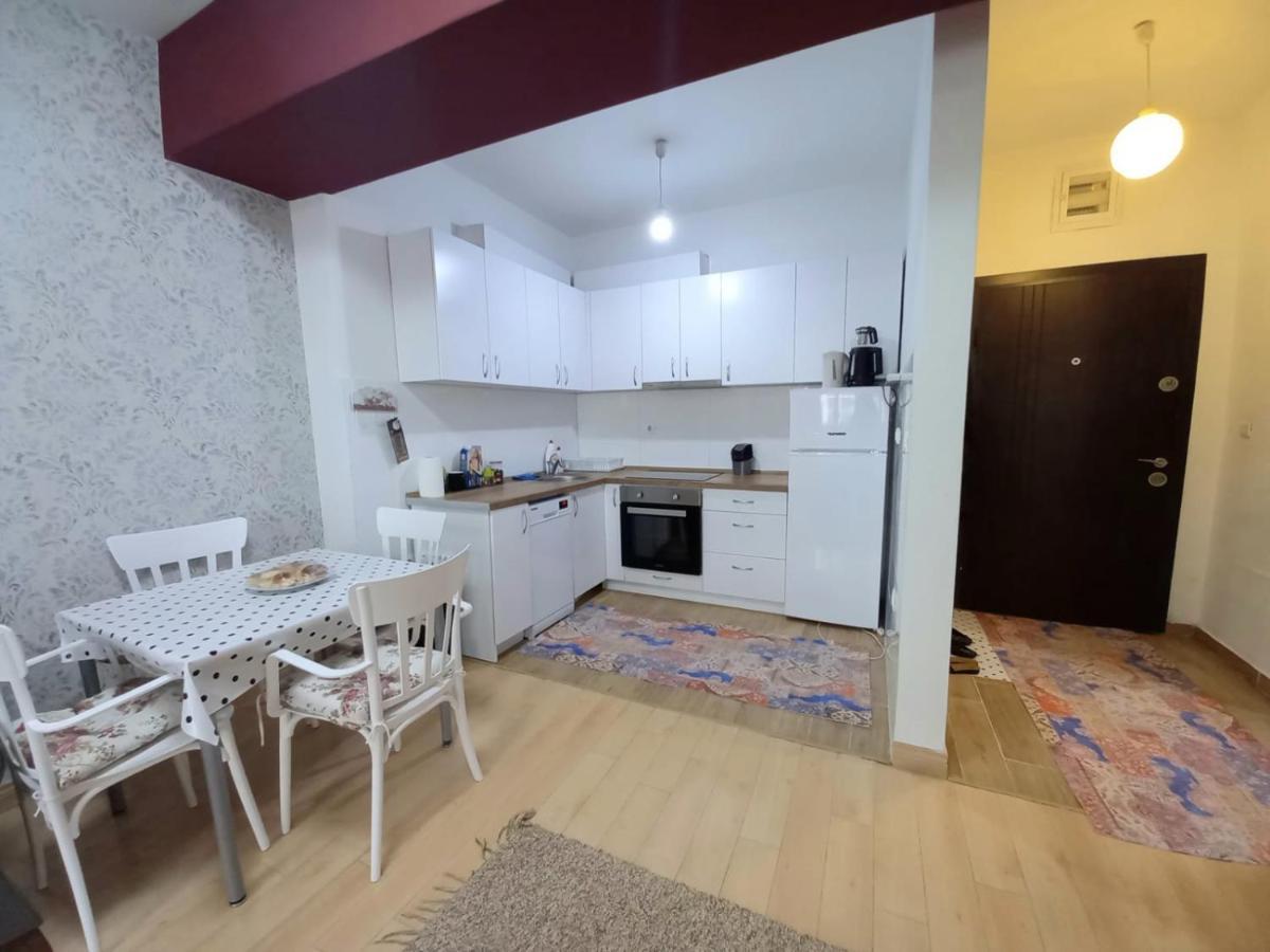 Two Rooms And Kitchen, Bathroom With Balcony Apartment Skopje Eksteriør bilde