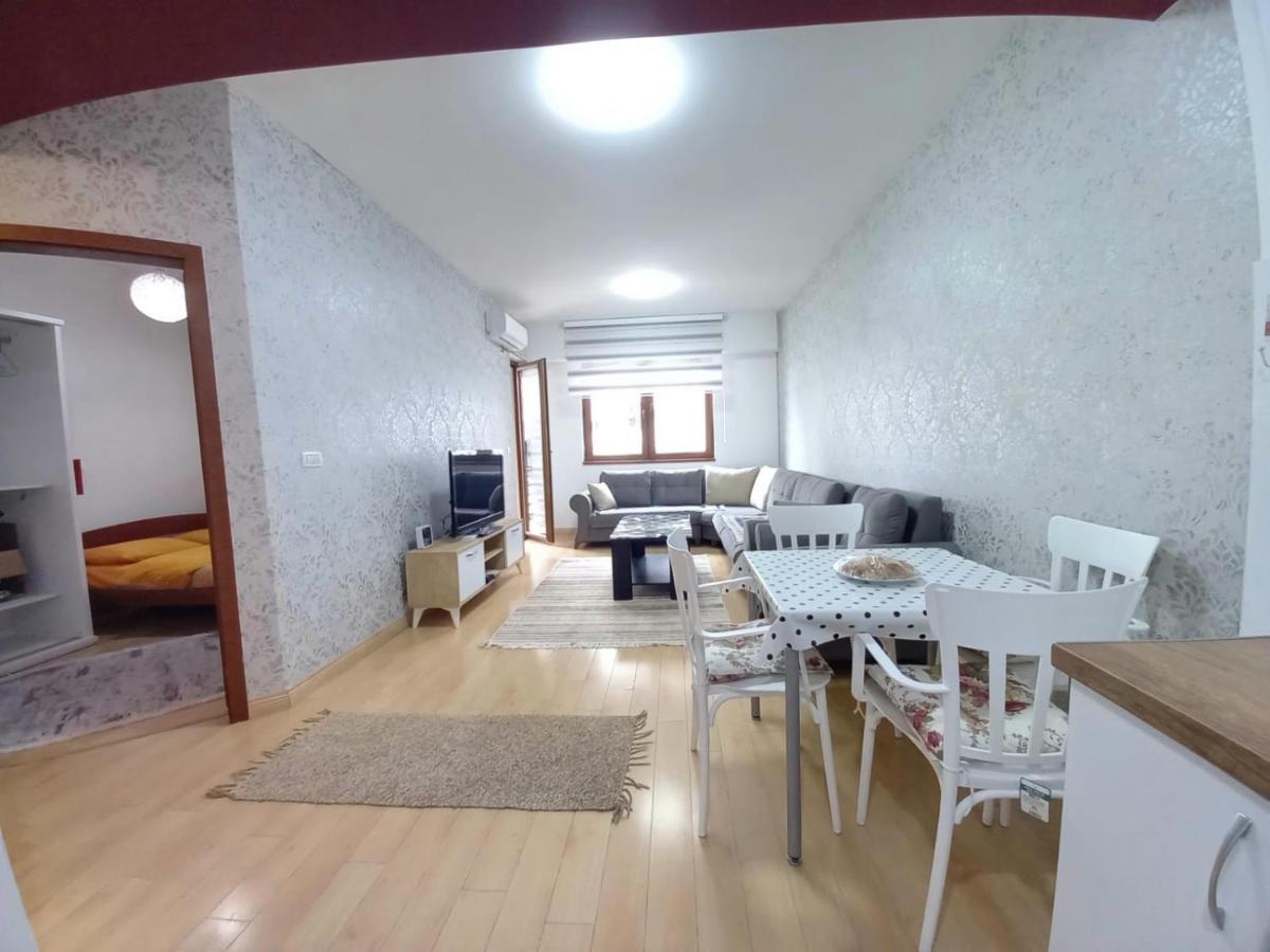 Two Rooms And Kitchen, Bathroom With Balcony Apartment Skopje Eksteriør bilde