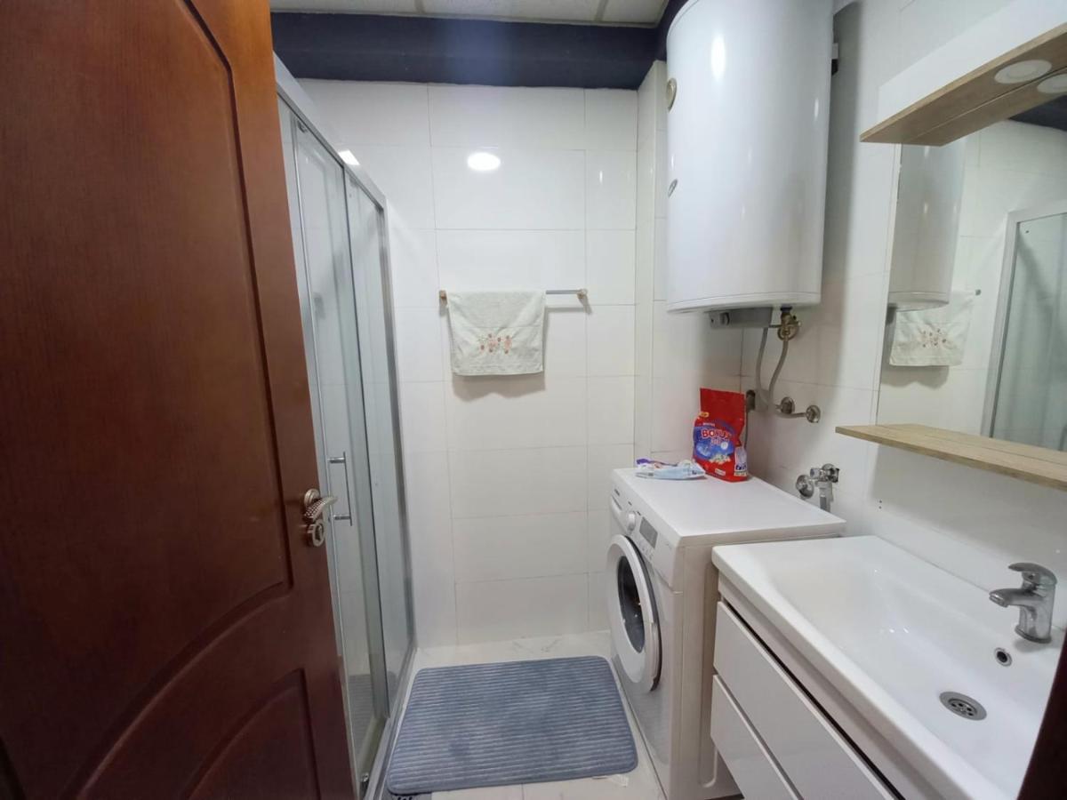 Two Rooms And Kitchen, Bathroom With Balcony Apartment Skopje Eksteriør bilde