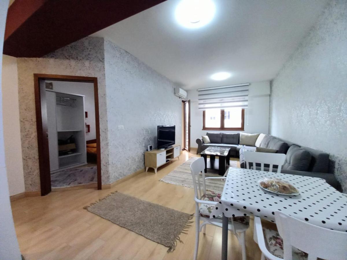 Two Rooms And Kitchen, Bathroom With Balcony Apartment Skopje Eksteriør bilde
